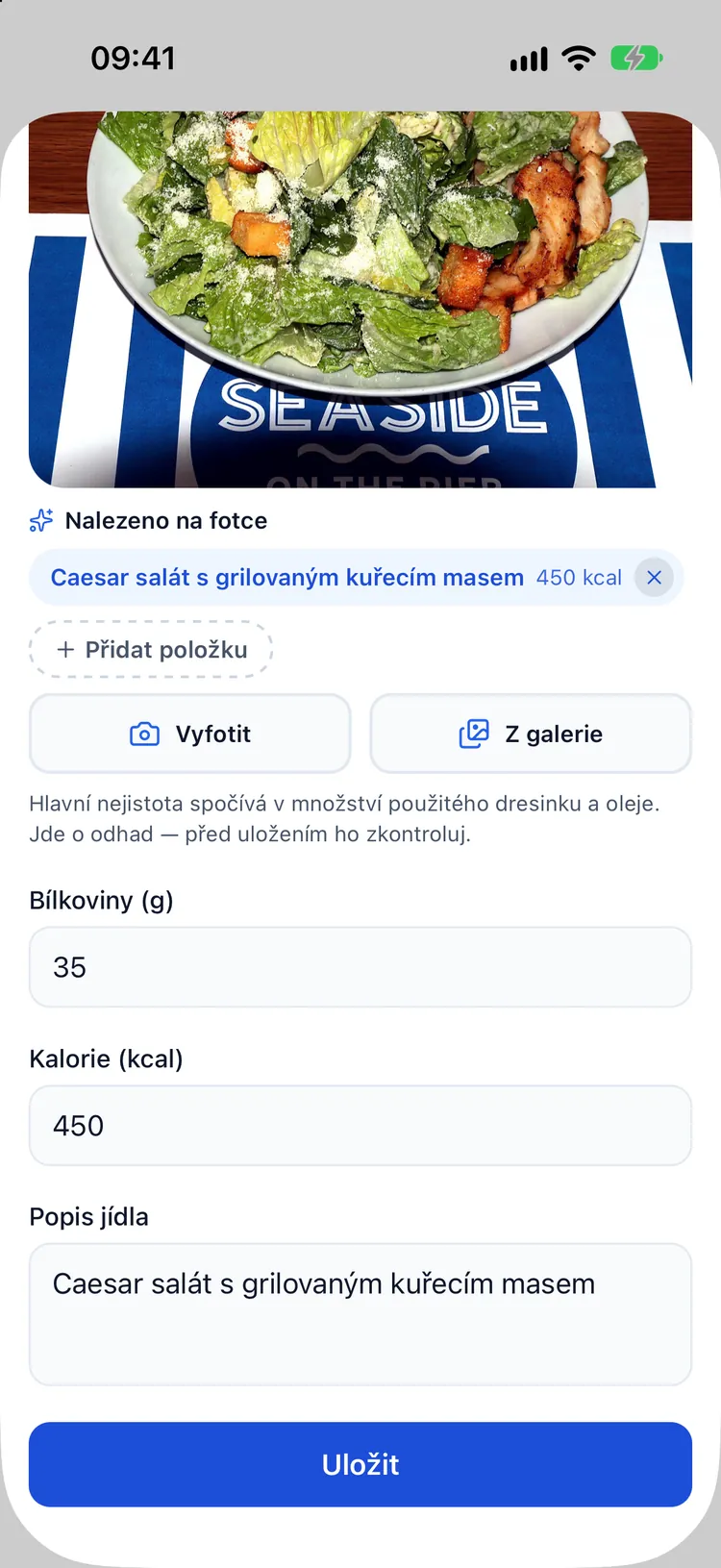 Odhad kalorií z fotky pomocí AI doplněný do formuláře výživy: kuřecí salát Caesar, 625 kcal, 55 g bílkovin, s poznámkou o nejistotě